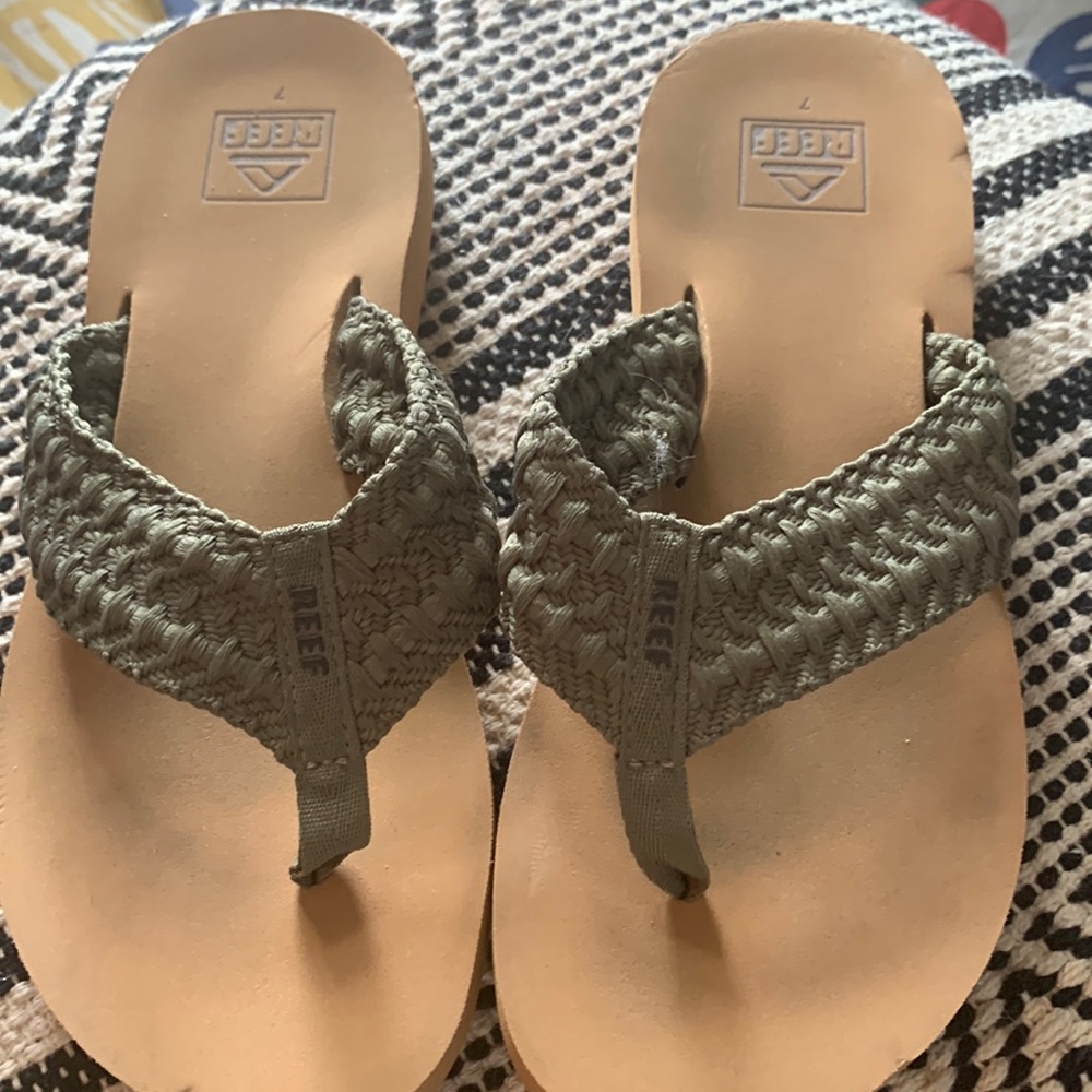 They are flips flops